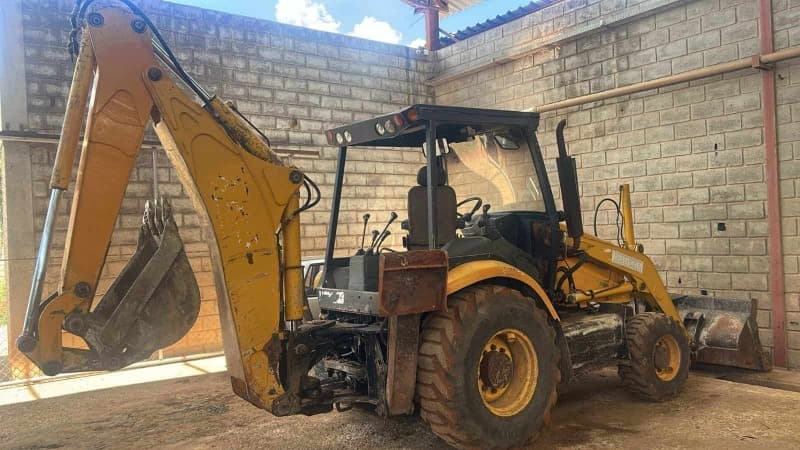 RETROESCAVADEIRA - leilão extrajudicial - Não informado BR - lance mínimo R$ 70.000