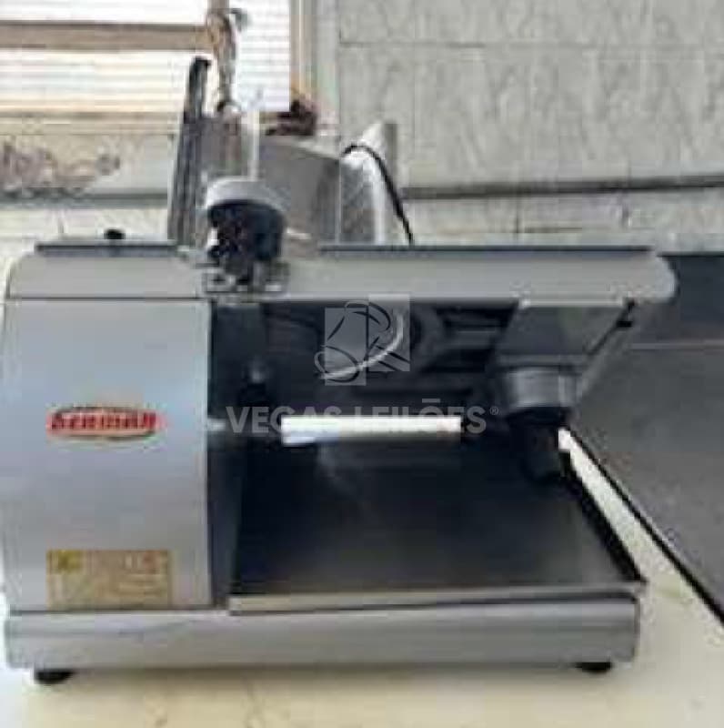 Lote: 17.3 Tipo: Máquina/Equipamento Descrição: 1. Uma Fatiadora de Frios marca - leilão judicial - Não informado BR - lance mínimo R$ 780