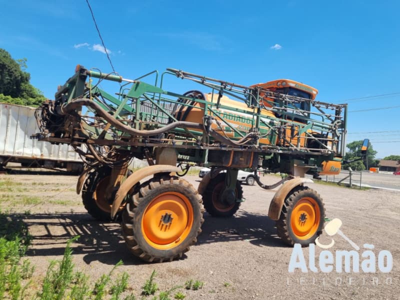 Pulverizador Stara Gladiador Hydro 2300, 4x4, ano 2012, antopropelido de médio p - leilão extrajudicial - Não informado BR - lance mínimo R$ 331.500
