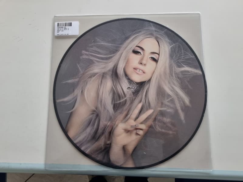 1) 01 (um) disco de Vinyl, Lady Gaga, Judas Part 2 (Picture), código PICT89. 2) - leilão judicial - Não informado BR - lance mínimo R$ 7.900