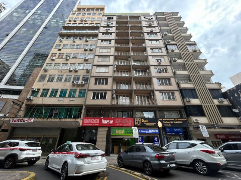 A LOJA nº 4 do Edifício Itapirú, sito na rua General Andrade Neves nº 155, loja - Porto Alegre/RS RS - lance mínimo R$ 185.000