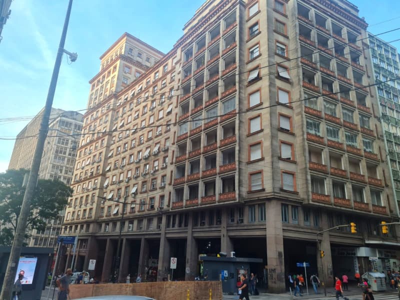 O CONJUNTO número 1116 do Edifício III do Grupo Edifício Sulacap, com acesso pel - Porto Alegre/RS RS - lance mínimo R$ 33.750