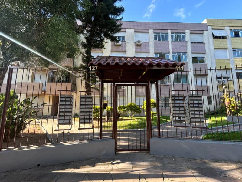 O APARTAMENTO nº 444, do edifício Jardim dos Andradas, bloco II, à Rua Domingos - Porto Alegre/RS RS - lance mínimo R$ 140.000