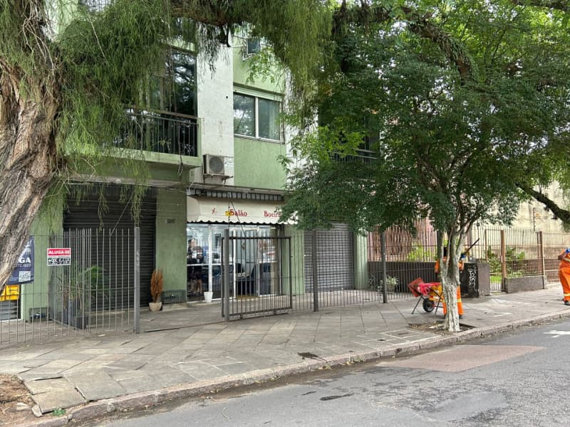 A loja n° 4, lotada pelo n° 1305 da rua Lima e Silva, no bairro Cidade de Baixa, - Porto Alegre/RS RS - lance mínimo R$ 77.500