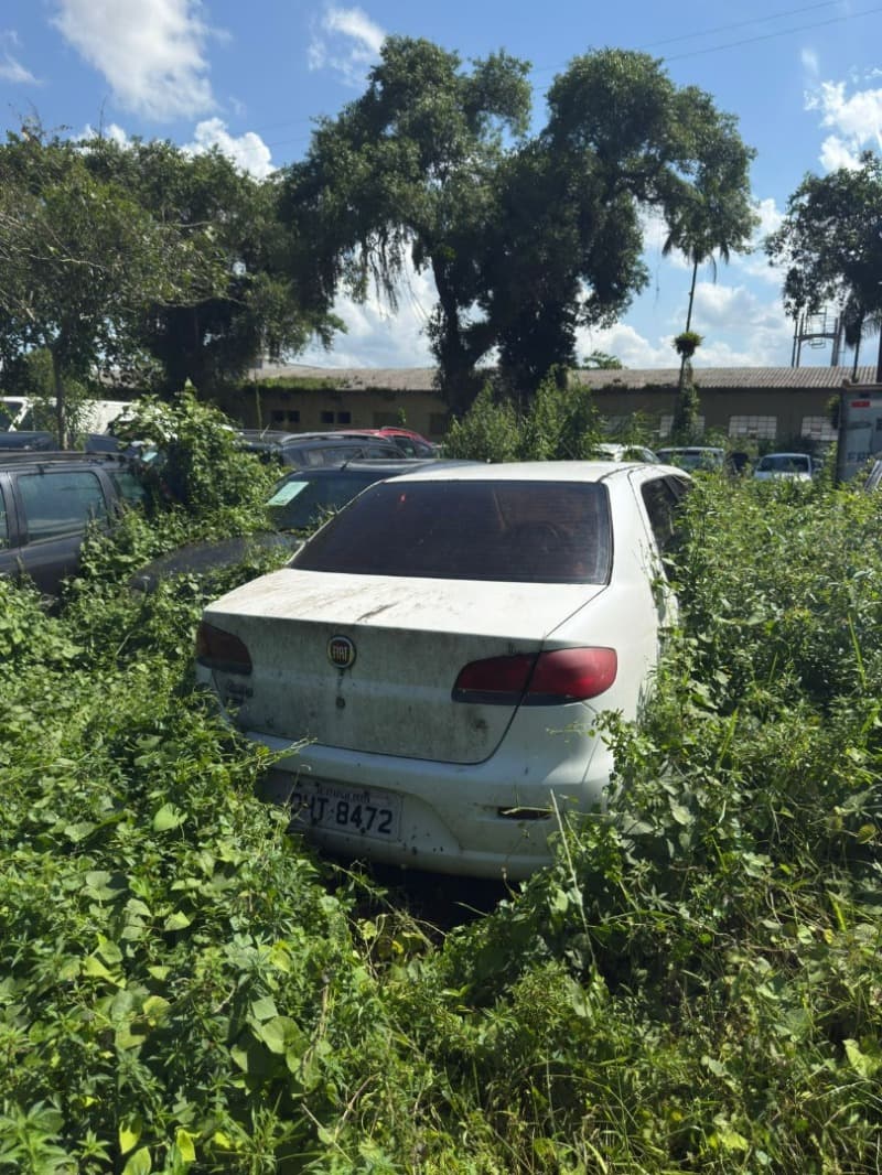 Um veículo FIAT/Siena EL 1.0, branco, ano modelo 2015/2016, placas QHT8472, RENA - leilão judicial - Joinville / SC SC - lance mínimo R$ 7.500