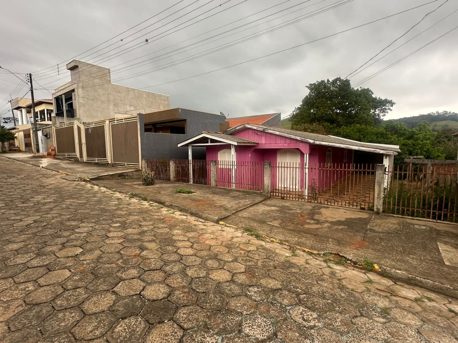 Casa com 153,00 m² - Vila Maria José CURIÚVA PR - leilão extrajudicial - CURIÚVA PR - lance mínimo R$ 222.300