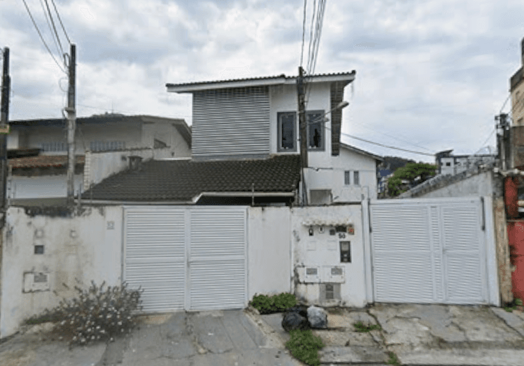 Casa com 76,513m² - Vila Santo Antonio GUARUJÁ SP - leilão extrajudicial - GUARUJÁ SP - lance mínimo R$ 657.817