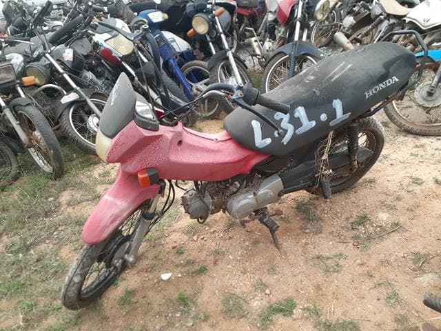 03 SUCATAS 1 SUCATA APROVEITÁVEL COM MOT - Não informado BR - avaliação R$ 400