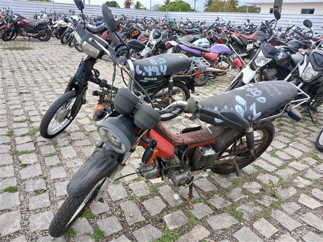 04 SUCATAS 1 SUCATA APROVEITÁVEL COM MOT - Não informado BR - avaliação R$ 400