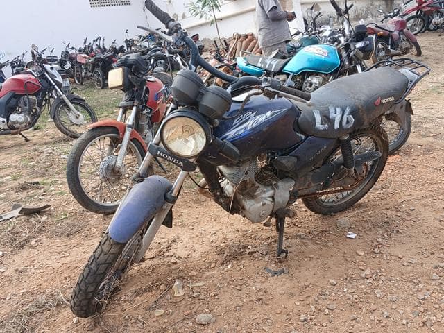 SUCATA APROVEITÁVEL COM MOTOR INSERVÍVEL - Não informado BR - avaliação R$ 100