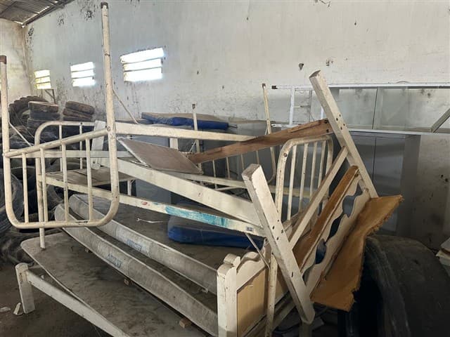 SUCATA DE MATERIAL HOSPITALAR ( BERÇOS D - leilão extrajudicial - Não informado BR - avaliação R$ 500