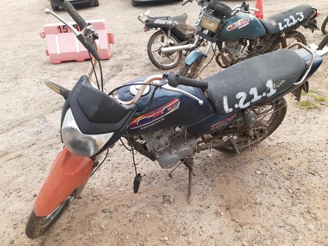 SUCATA APROVEITÁVEL COM MOTOR INSERVÍVEL - Não informado BR - avaliação R$ 100