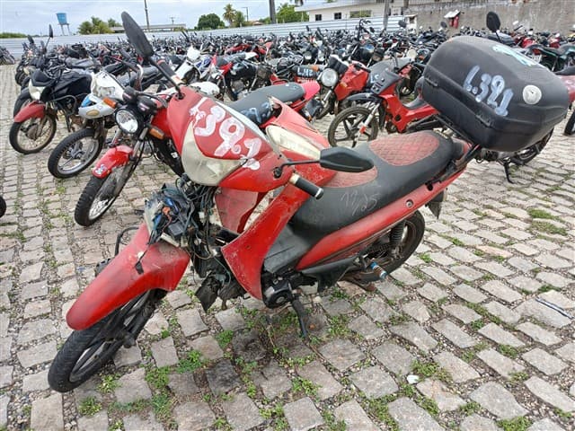 04 SUCATAS 1 SUCATA APROVEITÁVEL COM MOT - Não informado BR - avaliação R$ 600