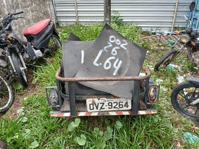 SUCATA APROVEITÁVEL COM MOTOR INSERVÍVEL - Não informado BR - avaliação R$ 200