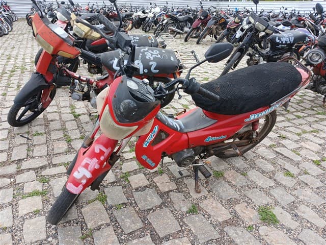 04 SUCATAS 1 SUCATA APROVEITÁVEL COM MOT - Não informado BR - avaliação R$ 600