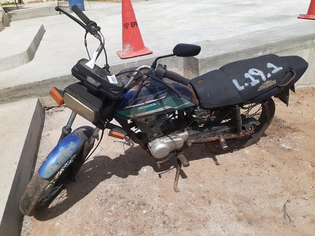 02 SUCATAS 1 SUCATA APROVEITÁVEL COM MOT - Não informado BR - avaliação R$ 200