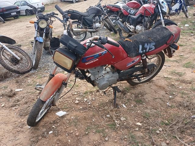 SUCATA APROVEITÁVEL COM MOTOR INSERVÍVEL - Não informado BR - avaliação R$ 100