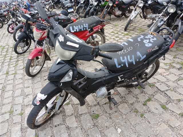 04 SUCATAS 1 SUCATA APROVEITÁVEL COM MOT - Não informado BR - avaliação R$ 400