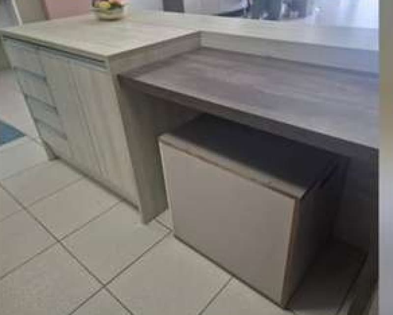 Item 001: MOBILIÁRIO COZINHA ILHA A) 01 (um) Mobiliário cozinha ilha, 01 torre q - Não informado BR - lance mínimo R$ 19.118