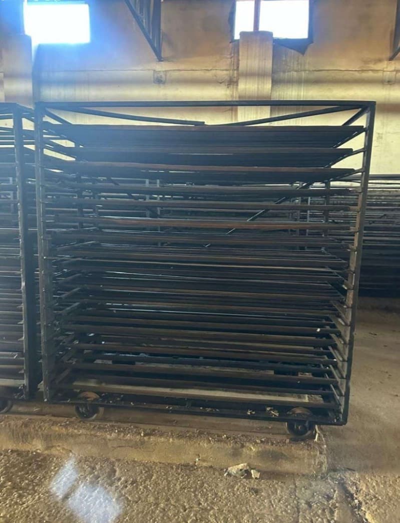 09 (NOVE) VAGONETAS USADAS EM METAL, COM CAPACIDADE PARA 500 TELHAS, AVALIADA, A UNIDADE, - leilão judicial - Não informado BR - lance mínimo R$ 13.500