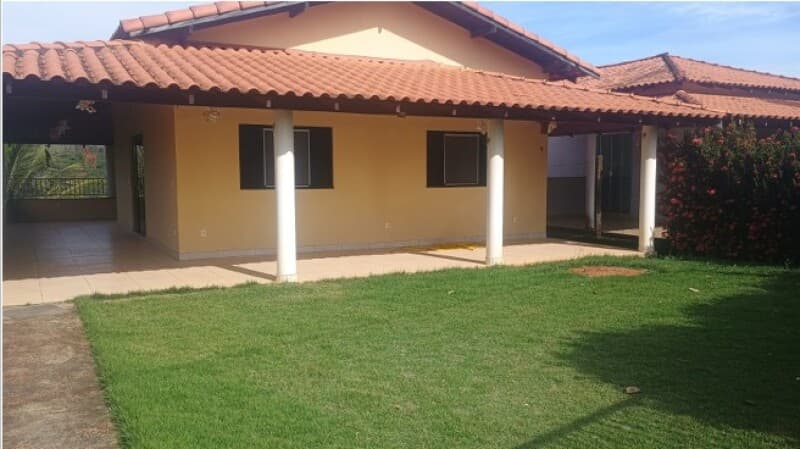 FRAÇÃO IDEAL DE 50% (CINQUENTA POR CENTO) DE UM IMÓVEL URBANO, SITUADO À RUA ANTÔNIO JOAQU - leilão judicial - Guapé MG - lance mínimo R$ 135.000