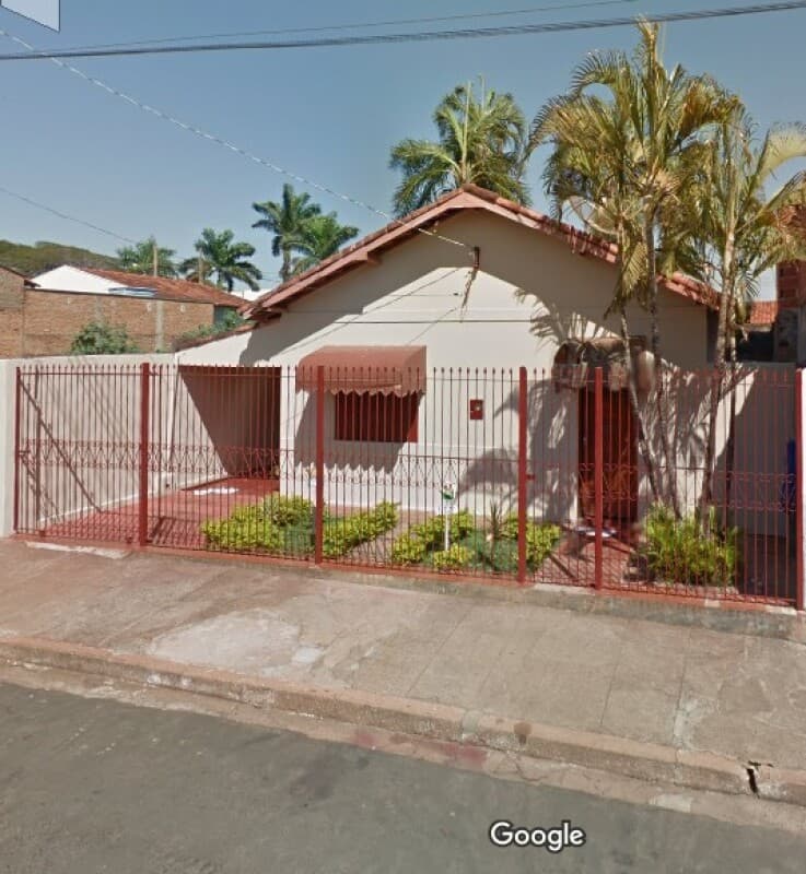 UMA CASA SITUADA À RUA OLÍMPIO TRISTÃO N° 418, CENTRO, CONCEIÇÃO DAS ALAGOAS/MG, POSSUINDO - leilão judicial - Conceição das Alagoas MG - lance mínimo R$ 150.000