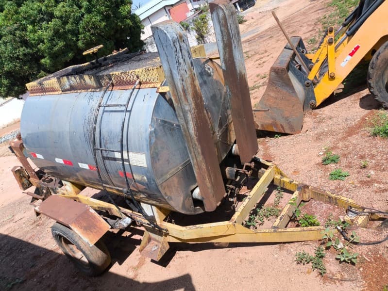 CARRETA ESPARGIDORA REBOCAVEL MODELO CEHR-201 - leilão extrajudicial - Não informado BR - lance mínimo R$ 13.000