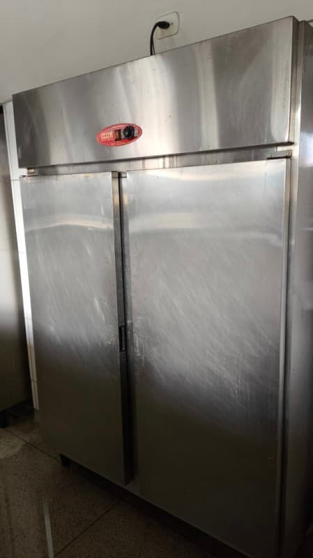 REFRIGERADOR VERTICAL TIPO PASS THUGTH EM AÇO INOX SENDO 037144, QUENTE E 037145 FRIO, MARCA CODIL... - leilão extrajudicial - Não informado BR - lance mínimo R$ 1.000