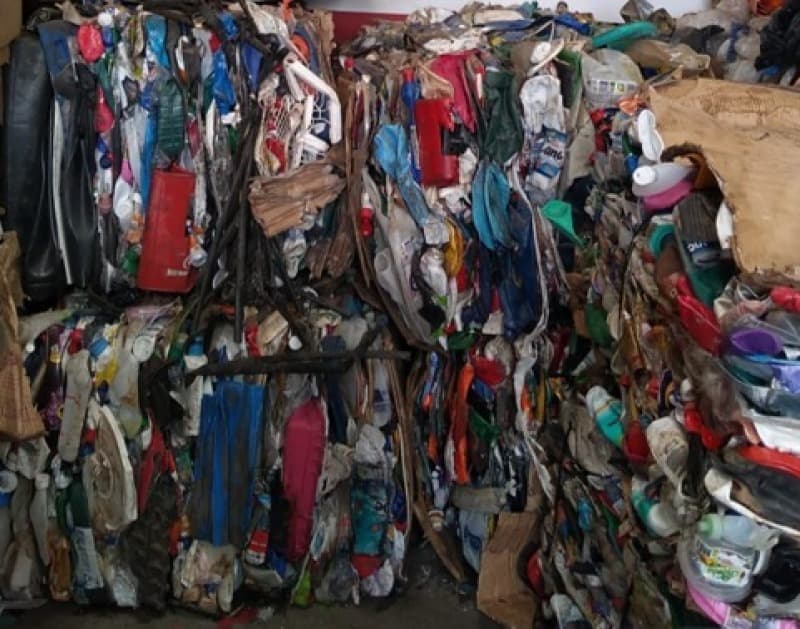 APROX. 500 KG DE PLÁSTICO DURO USADO PARA ARMAZENAR PRODUTOS QUÍMICOS DE BAIXA OU ZERO TOXICIDADE, F... - leilão extrajudicial - Não informado BR - lance mínimo R$ 100