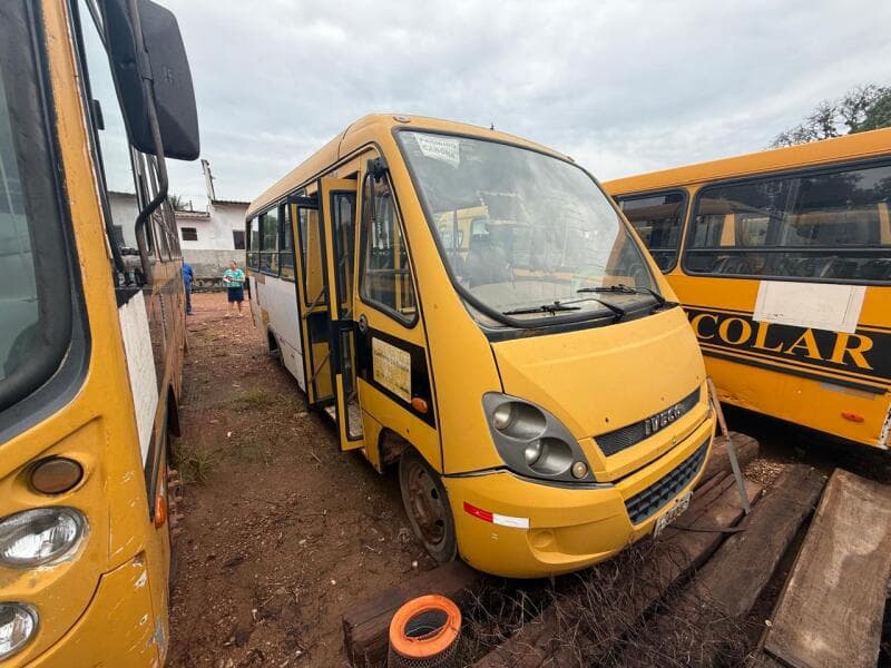 ônibus IVECO - FIAT CITYCLASS 70C17 2012 (modelo 2013) de cor Amarela, final de - leilão extrajudicial - Juarina / TO TO - lance mínimo R$ 18.000