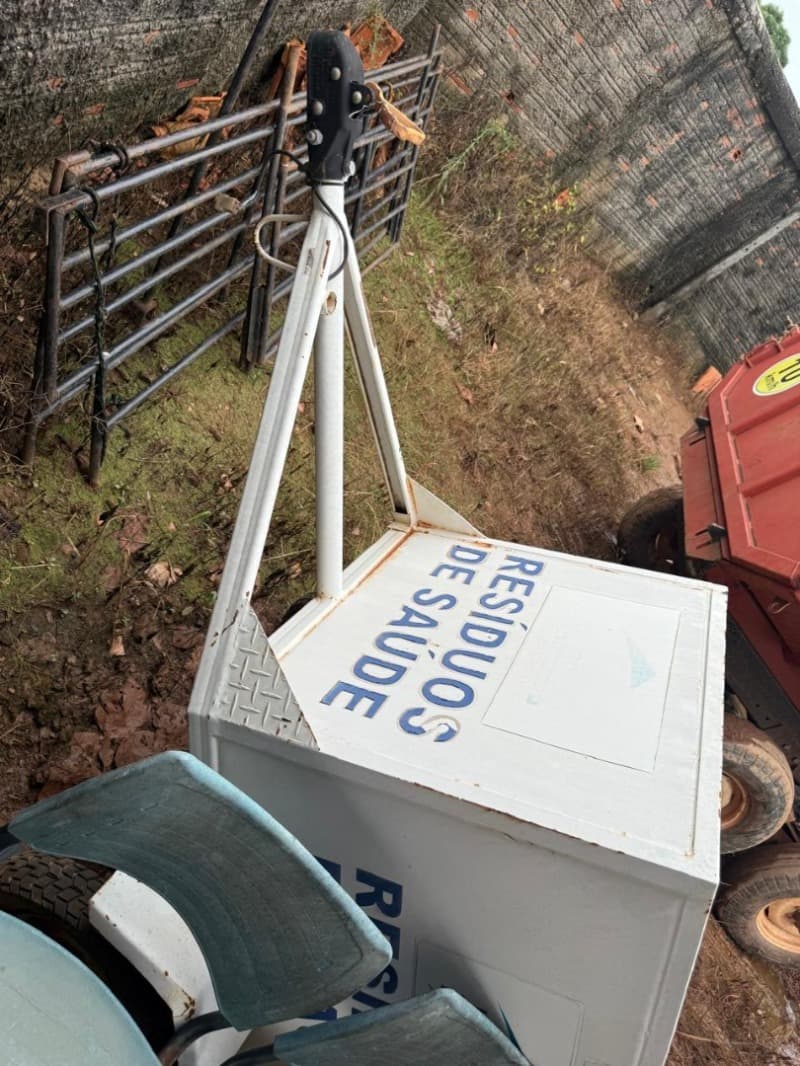 Carretinha para engate, placa OYB-9141 - leilão extrajudicial - Não informado BR - lance mínimo R$ 1.200