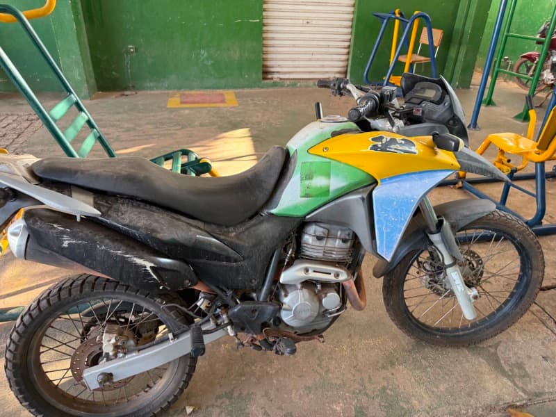 HONDA XRE 300 2013 de cor amarela, final de chassi R006229 Placa /OBI0174 - leilão extrajudicial - Cuiabá / MT MT - lance mínimo R$ 5.000