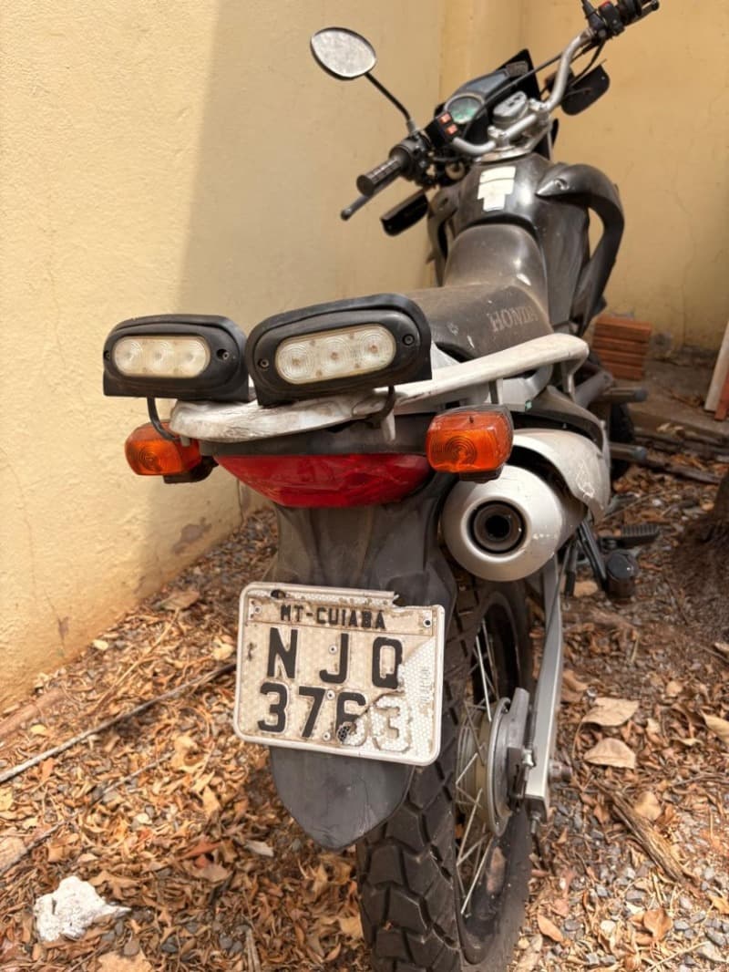 HONDA NXR150 BROS MIX ES 2010 de cor Preta, final de chassi R020529 Placa /NJQ37 - leilão extrajudicial - Cuiabá / MT MT - lance mínimo R$ 4.000