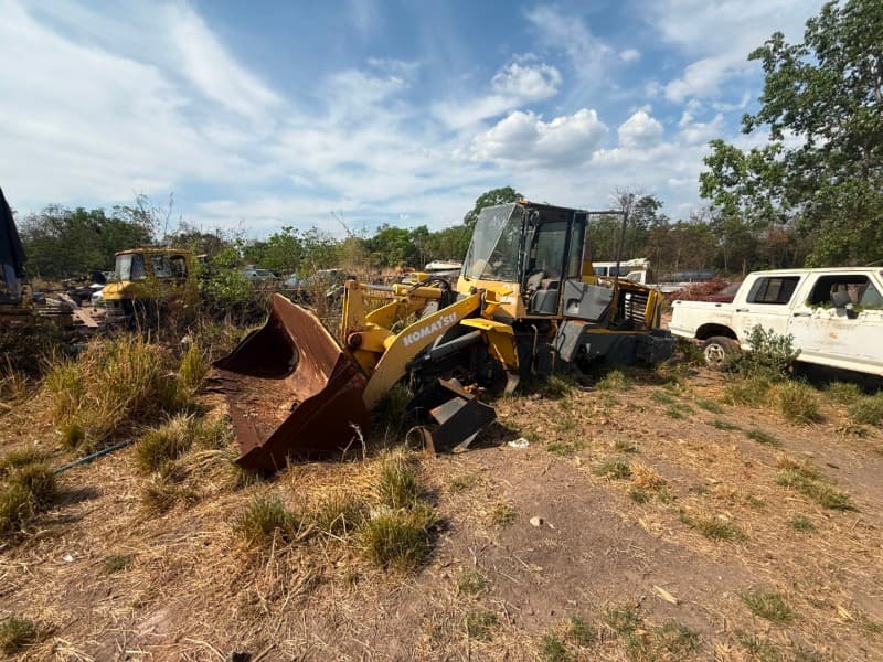 CHASSI PA CARREGADEIRA KOMATSU (oficina ferro velho) - leilão extrajudicial - Cuiabá / MT MT - lance mínimo R$ 5.000