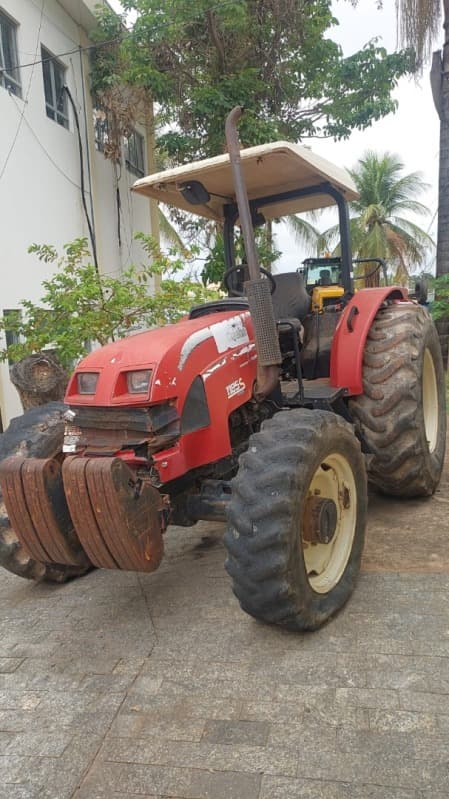TRATOR MAHINDRA 4X4 cor vermelha (sec Agricultura) - leilão extrajudicial - Cuiabá / MT MT - lance mínimo R$ 25.000