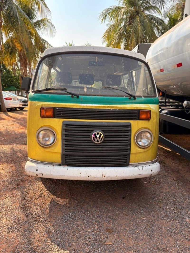 VOLKSWAGEN KOMBI 2009 (modelo 2010) de cor Branca, final de chassi P009399 placa - leilão extrajudicial - Não informado BR - lance mínimo R$ 6.000