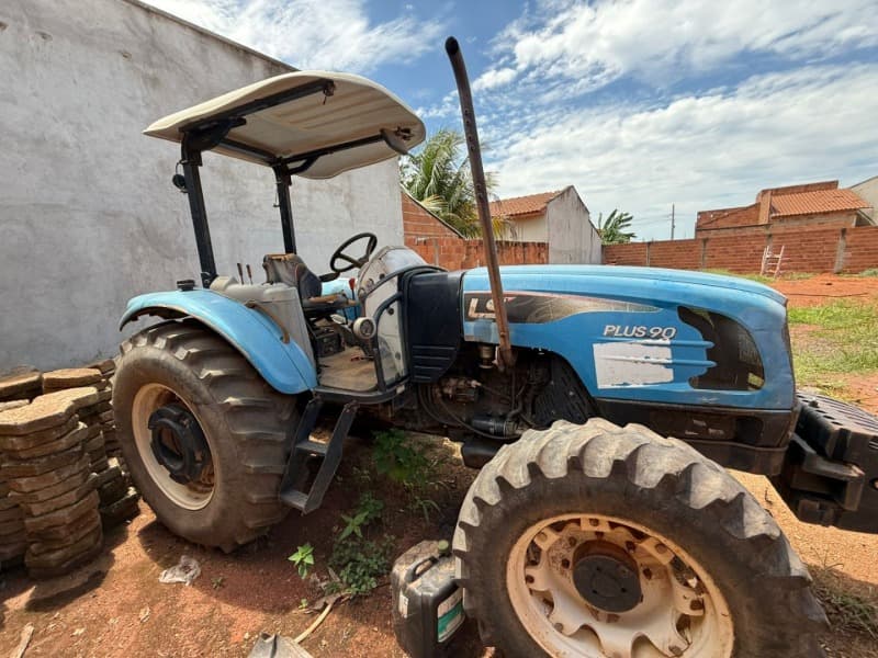 Trator LS Plus – 90, 4x4, ano 2018, cor azul, Numero de Serie moto: B1S499117 - leilão extrajudicial - Cariri do Tocantins / TO TO - lance mínimo R$ 42.000