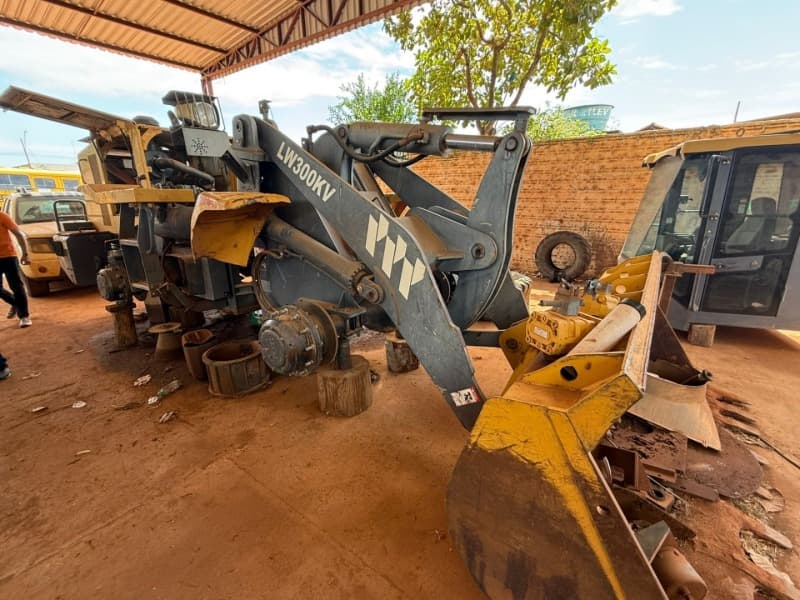 Pá Carregadeira XCMG LW300KV, ano 2020, XUG0300VTLPB00419 - leilão extrajudicial - Cariri do Tocantins / TO TO - lance mínimo R$ 40.000