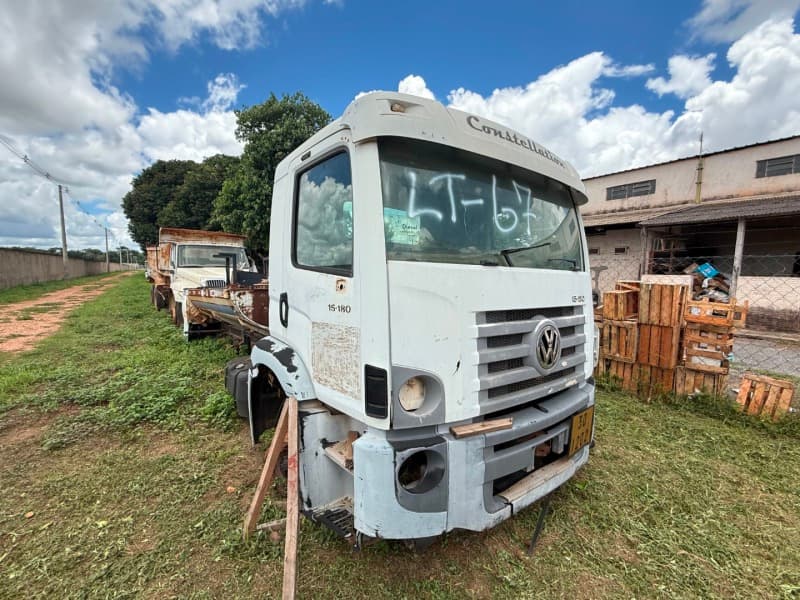 Caminhão VOLKSWAGEN 15.180 CNM 2011 de cor Branca, final de chassi R168271, plac - leilão extrajudicial - Cuiabá / MT MT - lance mínimo R$ 10.000
