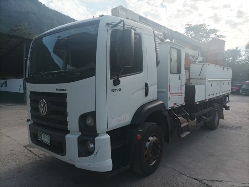 VOLKSWAGEN/17-190 CRM 4X2 ROB (CESTO AEREO E CABINE SUPLEMENTAR) - Não informado BR - lance mínimo R$ 300.000
