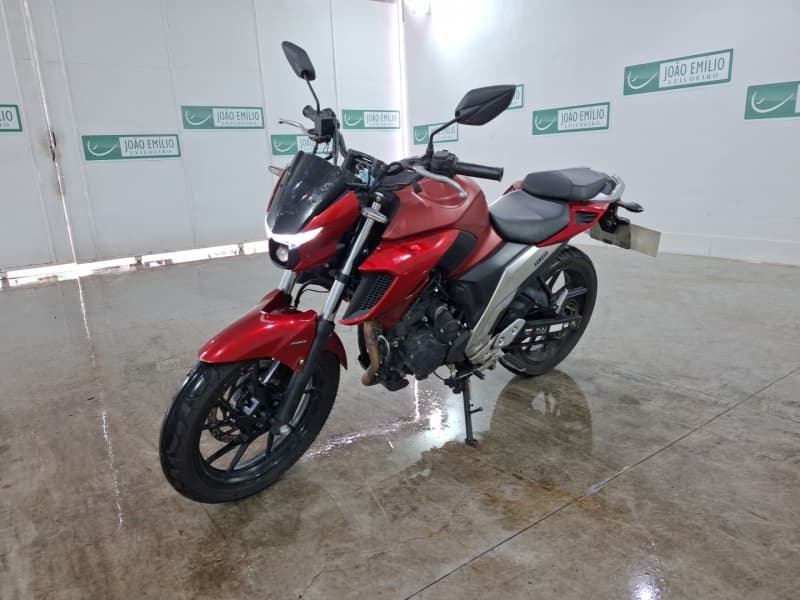 YAMAHA/FZ25 FAZER - PLACA LUI7G89 - RENAVAM 1348950169 - Não informado BR - lance mínimo R$ 9.000