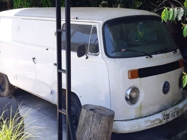 VW/Kombi Furgão, placas CDE5078, RENAVAM 646310321, cor branca, fabricação/model - leilão judicial - Brusque / SC SC - lance mínimo R$ 5.220