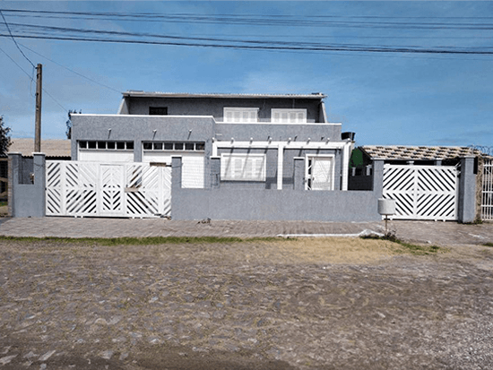 Casa - Tramandaí - RS - Residencial,Comercial - Rua Parma, 420, Zona Nova Extensão Sul, Tramandaí, RS, 95590000. Casa, Padrão, Ocupado, 1 vaga(s) de garagem. Área(s): 375 m² de área terreno, 264 m² de área construída. Matrícula(s): 153.366. Cartório: CRI DE TRAMANDAÍ. Inscrição da Prefeitura: 480180. A ARREMATAÇÃO NÃO CONTEMPLA BENS MÓVEIS, VEÍCULOS E QUAISQUER OBJETOS QUE EVENTUALMENTE APAREÇAM NAS IMAGENS. - leilão extrajudicial - Não informado BR - lance mínimo R$ 327.120