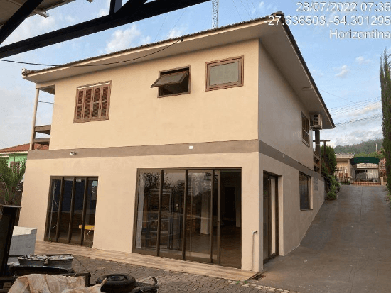 Casa - Horizontina - RS - Residencial,Comercial - Rua Alvorada, 439, Alvorada, Horizontina, RS, 98920000. Casa, Padrão, Desocupado, 1 vaga(s) de garagem. Área(s): 420 m² de área terreno, 185,63 m² de área construída. Matrícula(s): 12.634. Cartório: 1° CRI DE HORIZONTINA. Inscrição da Prefeitura: 19740100. A ARREMATAÇÃO NÃO CONTEMPLA BENS MÓVEIS, VEÍCULOS E QUAISQUER OBJETOS QUE EVENTUALMENTE APAREÇAM NAS IMAGENS. - leilão extrajudicial - Não informado BR - lance mínimo R$ 634.500