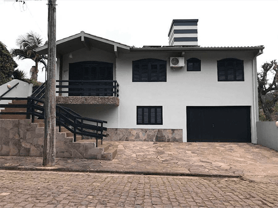 Casa - Estrela - RS - Residencial,Comercial - Rua Jacó Horn, 508, Lote Administrativo 34, Cristo Rei, Estrela, RS, 95880000. Casa, Padrão, Ocupado, 1 vaga(s) de garagem. Área (s): 357,5 m² de área terreno, 127,7 m² de área construída. Matrícula(s): 15.804. Cartório: 1º CRI DE ESTRELA. Inscrição da Prefeitura: 01.02.043.0034.001. A ARREMATAÇÃO NÃO CONTEMPLA BENS MÓVEIS, VEÍCULOS E QUAISQUER OBJETOS QUE EVENTUALMENTE APAREÇAM NAS IMAGENS. - leilão extrajudicial - Não informado BR - lance mínimo R$ 360.000