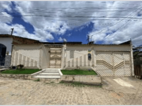 Casa - Wenceslau Guimarães - BA - Residencial,Comercial - Rua São José, 396, São José, Wenceslau Guimarães, BA, 45460000. Casa, Padrão, Ocupado, 1 vaga(s) de garagem. Área(s): 905 m² de área terreno, 276,65 m² de área construída. Matrícula(s): 1.220. Cartório: 1º CRI WENCESLAU GUIMARÃES. Inscrição da Prefeitura: 01.01.056.0329.001. A ARREMATAÇÃO NÃO CONTEMPLA BENS MÓVEIS, VEÍCULOS E QUAISQUER OBJETOS QUE EVENTUALMENTE APAREÇAM NAS IMAGENS. - leilão extrajudicial - Não informado BR - lance mínimo R$ 579.120