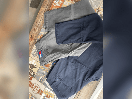 Lote Contendo Aproximadamente 63 Peças de Calças Azul Petroleo e Cinza - Conjunto de Bens Diversos - Rua Gabiroba BOTUVERÁ SC - lance mínimo R$ 5.000