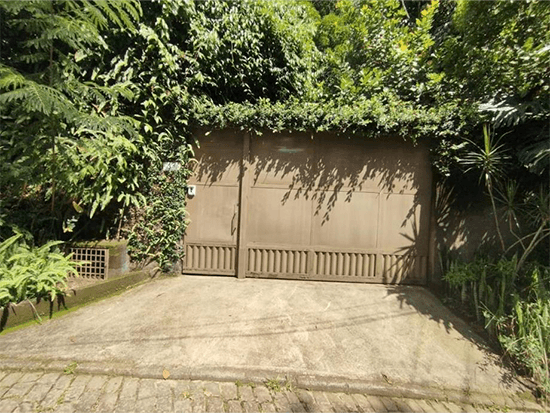 Casa - Cachoeiras de Macacu - RJ - Residencial,Comercial - Al. Tupiniquim Vila Indiana, S/N, Casa 02, Boca Do Mato, Cachoeiras De Macacu, RJ, 28680000. Casa, Padrão, Ocupado. Área(s): 212 m² de área construída, 212 m² de área privativa. Matrícula(s): 5.778. Cartório: 1º CRI CACHOEIRAS DE MACACU. Inscrição da Prefeitura: 76950 / 01.06.032.032.0096.002. A ARREMATAÇÃO NÃO CONTEMPLA BENS MÓVEIS, VEÍCULOS E QUAISQUER OBJETOS QUE EVENTUALMENTE APAREÇAM NAS IMAGENS. - leilão extrajudicial - Não informado BR - lance mínimo R$ 616.800