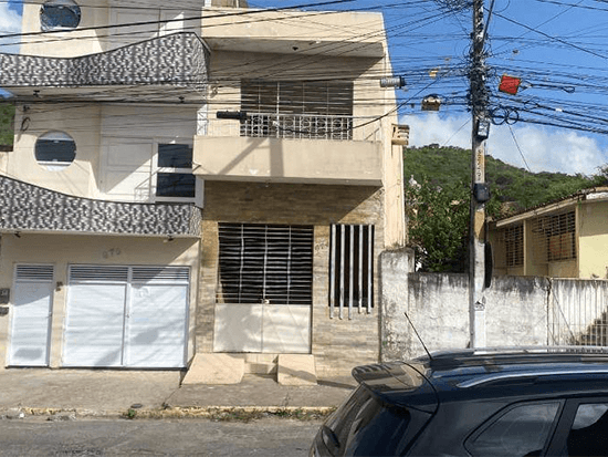 Casa - Limoeiro - PE - Residencial,Comercial - Rua Da Alegria, 674, Santa Luzia, Limoeiro, PE, 55700000. Casa, Padrão, Ocupado. Área(s): 82,36 m² de área total, 82,36 m² de área terreno, 135,93 m² de área construída. Matrícula(s): 600. Cartório: 1 CRI LIMOEIRO. Inscrição da Prefeitura: 01.05.003.0238. 00-1 CASA. A ARREMATAÇÃO NÃO CONTEMPLA BENS MÓVEIS, VEÍCULOS E QUAISQUER OBJETOS QUE EVENTUALMENTE APAREÇAM NAS IMAGENS. - leilão extrajudicial - Não informado BR - lance mínimo R$ 142.473