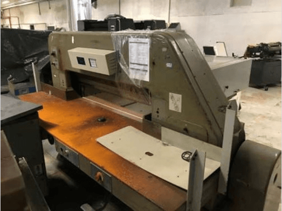 GUILHOTINA AUTOMÁTICA ELETRÔNICA, MARCA GUARANI, MODELO HSE, SERIE 263, 220V, 45A, POTÊNCIA 10 KW, COR VERDE-OLIVA, COM CORTE 120CM E SISTEMA LÓGICO DE COMANDO OPERACIONAL - Informática,Conjunto de Bens Diversos - R. Cel. Aparício Borges PORTO ALEGRE RS - lance mínimo R$ 26.913